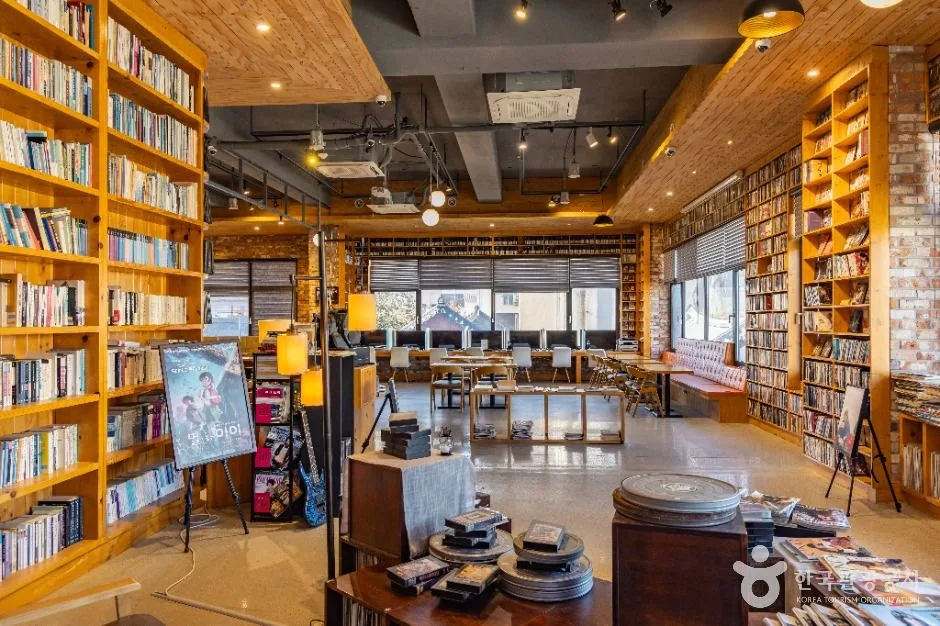 전주_전주영화호텔 영화도서관 (15)