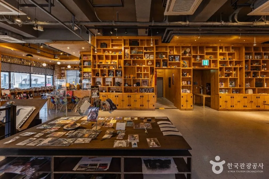 전주_전주영화호텔 영화도서관 (14)