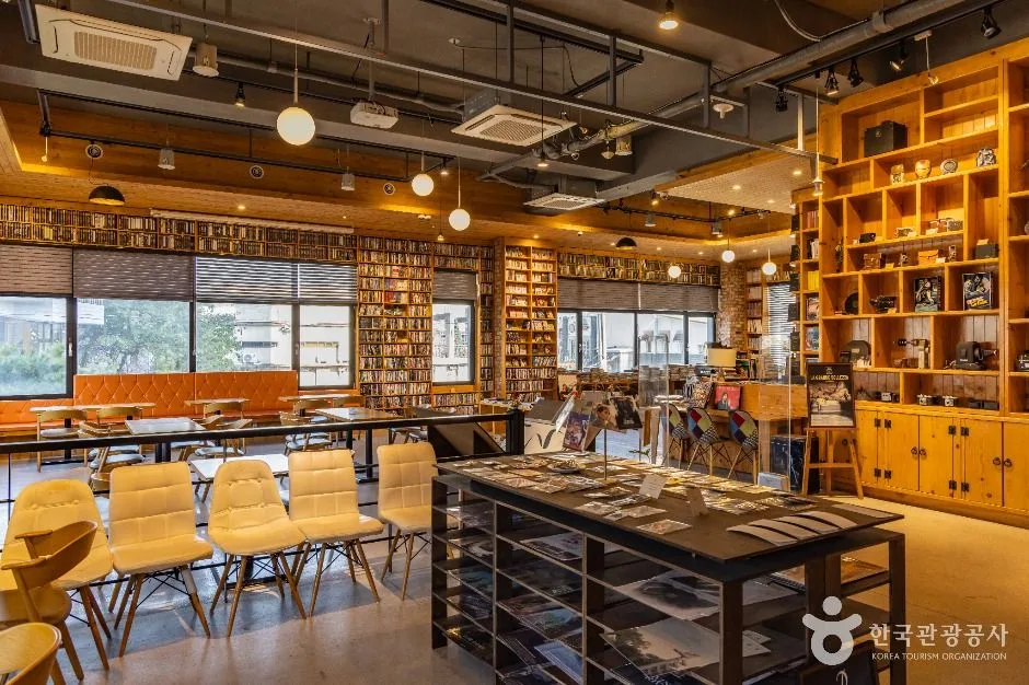 전주_전주영화호텔 영화도서관 (8)