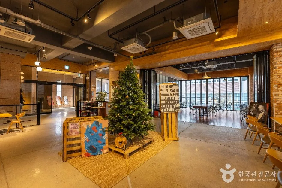 전주_전주영화호텔 영화도서관 (11)