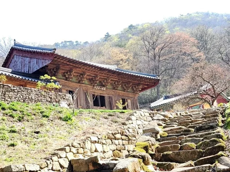 전북_완주_화암사_외부_1.JPG
