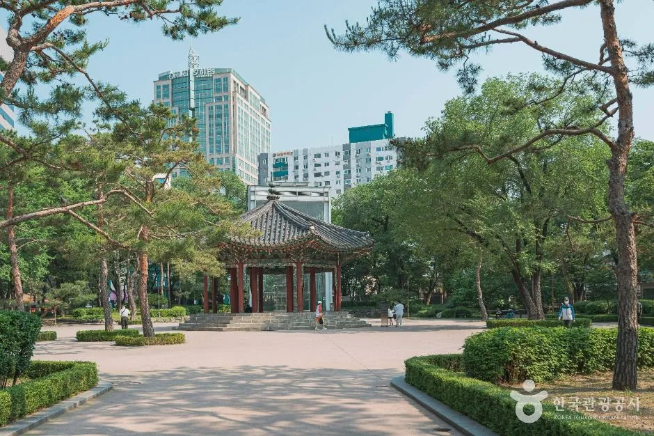 서울_종로_탑골공원_외부_8.jpg