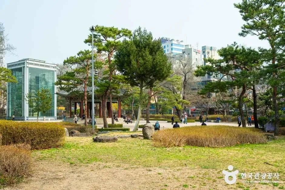서울_종로_탑골공원_외부_3.jpg