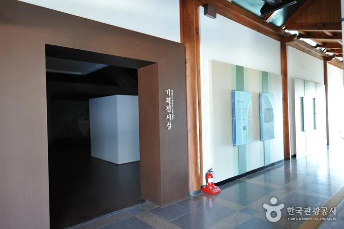 벽골제 수문인 경장거