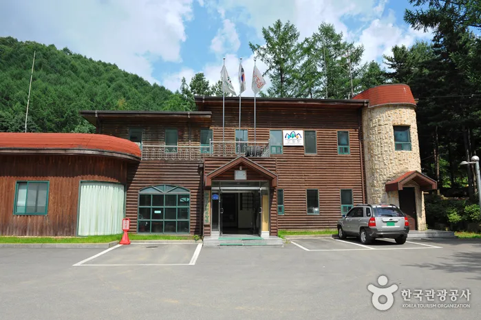 유명산자연휴양림_계곡_숲속의집6인실_05