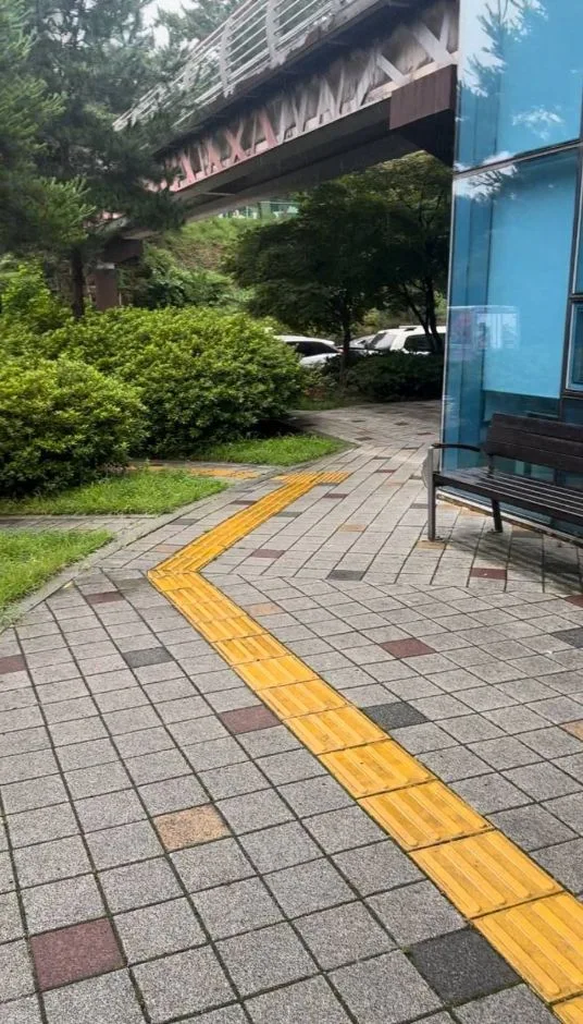 부산 기후변화체험교육관_1층_장애인화장실 내부(1)